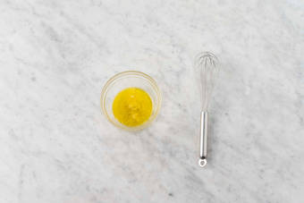 Make vinaigrette