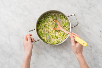 Cuire le riz pour risotto