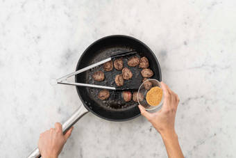 Gehaktballetjes bakken