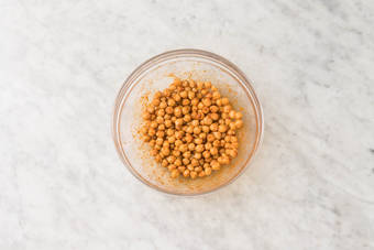 Assaisonner les pois chiches