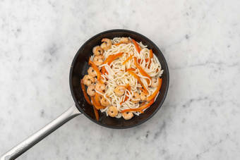 Apprêter la salade de nouilles