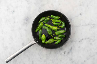 Pimientos anbraten