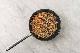 Cuire le poulet haché