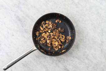 Cuire les champignons