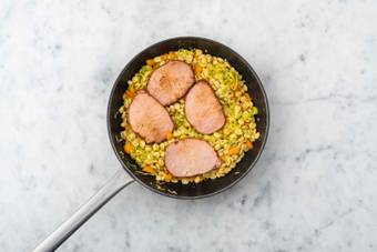 Gemüse karamellisieren