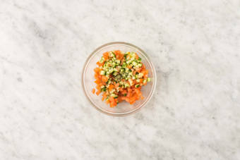 Unire le erbe e le verdure