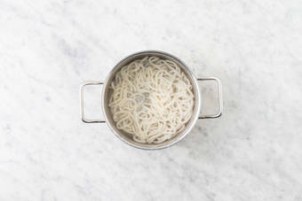 Cuocere i noodles
