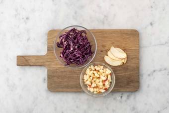 Préparer les ingrédients de la salade