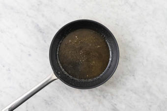 Make fig-maple sauce