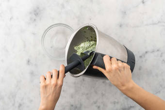 Minzsoße  zubereiten