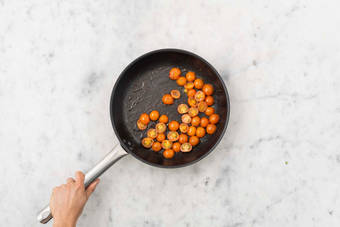 Cherrytomaten bakken