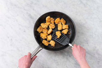 Cuire le tempura de cabillaud