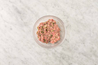 Preparare l'impasto delle polpette