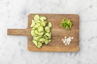 Für den Gurkensalat