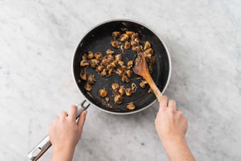 Start mushroom gravy