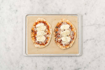 Enfourner les pizzas