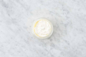 Preparare la salsa allo yogurt