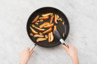 Birnen karamellisieren