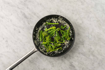 Cuire à la sauteuse