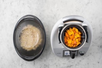 Dampfgaren & Sauce vorbereiten