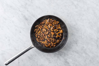 Make your Mushroom Sauce