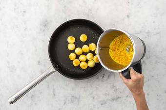 Knödelpfanne vollenden