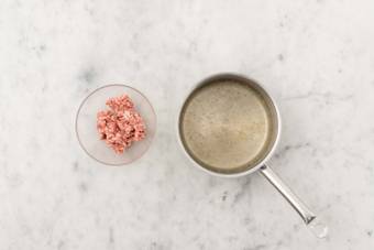 Préparer la saucisse