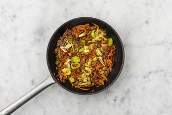 Préparer la garniture