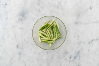 Préparer le concombre