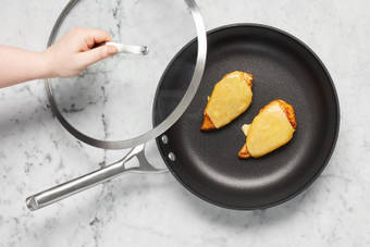 Cook Chicken & Toast Buns