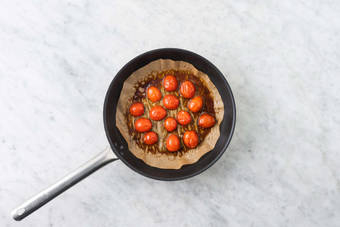 Cuocere i pomodorini confit