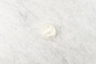 Preparare la crema di ricotta al timo