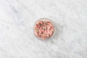 Preparare l'impasto delle polpette