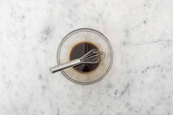 Preparare la vinaigrette