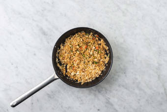 Saltare il riso di cavolfiore