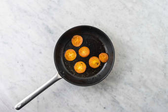 Caramellare i pomodori