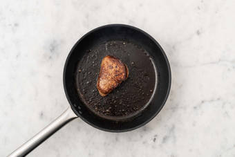 Rosolare la carne