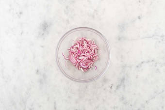 Faire les pickles d'oignon