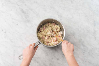 Couper et apprêter le risotto