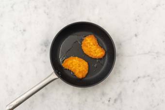 Vegetarische schnitzel bakken