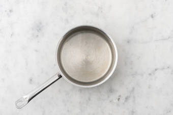 Bollire l'acqua per i pansotti