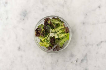 Assaisonner la salade