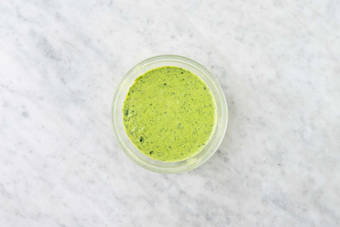 Spinazie-erwtenpesto maken