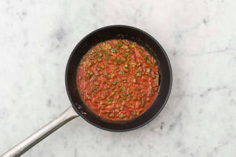 Pasta koken en saus maken