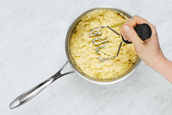 Make Mashed Potatoes