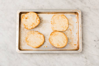 Tuesta los panecillos