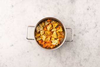 Rosolare aglio e cipolla