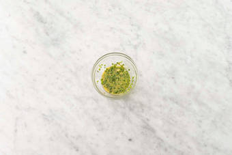 Preparare la salsa alla senape