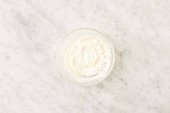Preparare la crema di ricotta