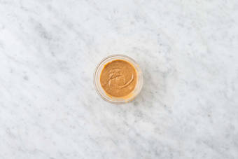 Preparare la salsa alle arachidi